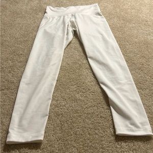 Lululemon white cropped aligns